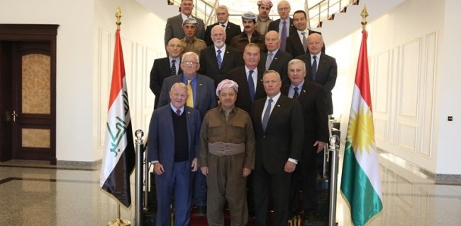  بارزانی لەگەڵ ژمارەیەك بەرپرسی سەربازیی پێشووی ئەمەریكا و هاوپەیمانان کۆبووەوە 